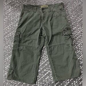 Campus Crew | Cropped Cargo Pants